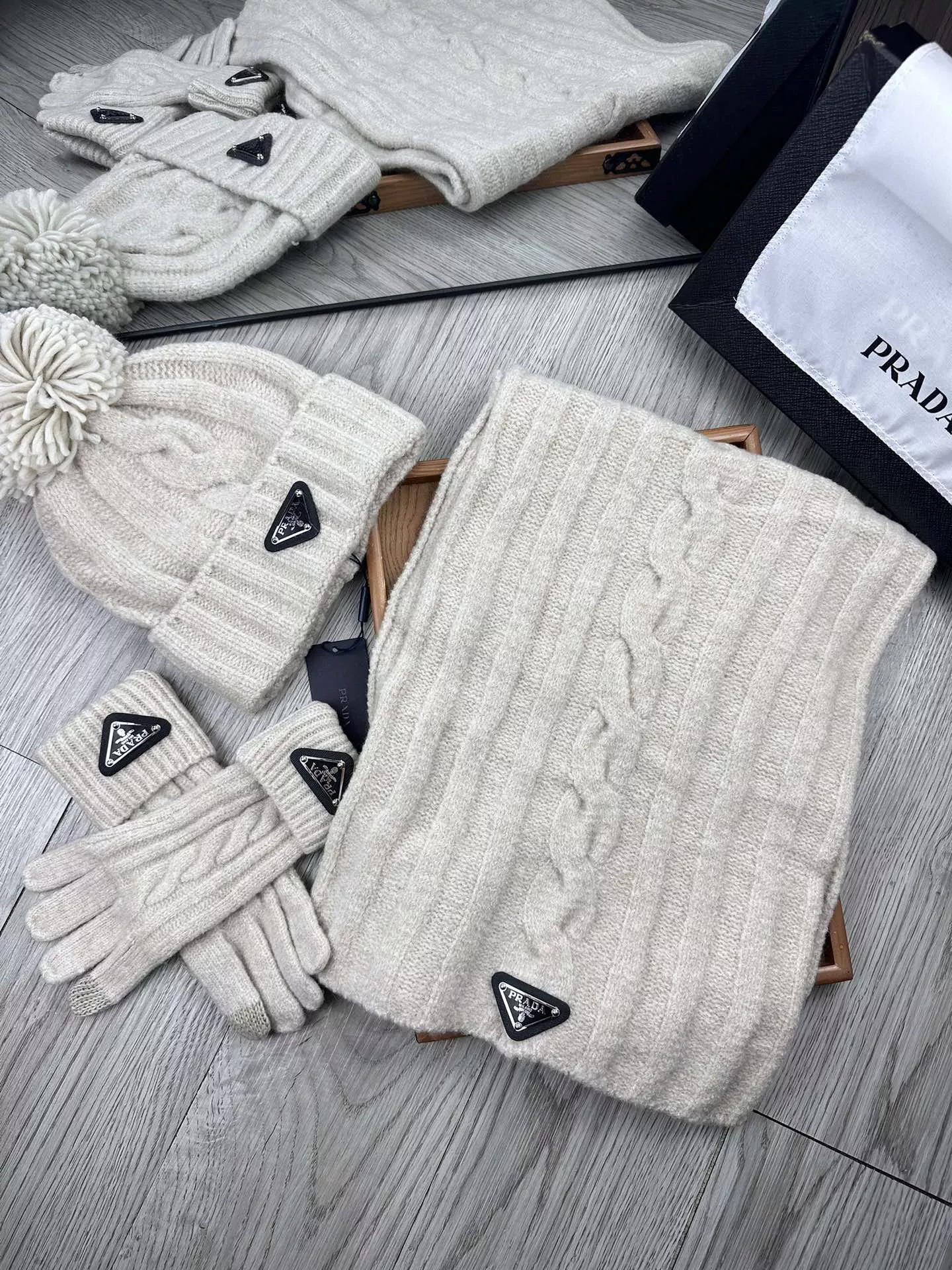 prada hat and echapres and glove set s_127aa45